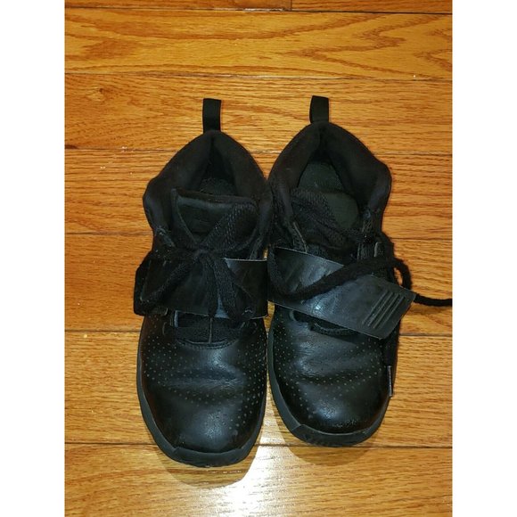 Nike black leather Trainer sneakers big boys size 2.5